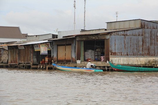 Cà[-]Mau:[-]Độc[-]đáo[-]cảnh[-]lấy[-]sông[-]làm[-]mặt[-]tiền[-]nhà
